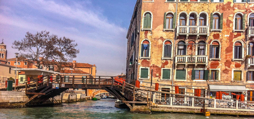 Venice-Italy-Canal-bridge-explore