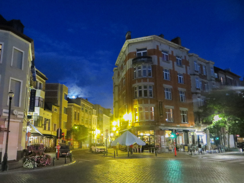 brussels-at-night