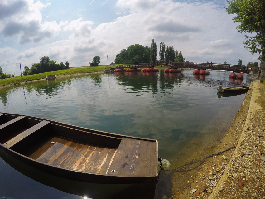 Karlovac-croatia-lake-boat